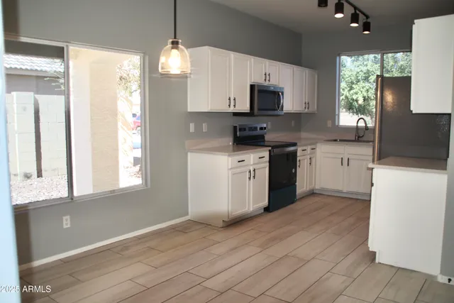 $368,000 | 15345 West Port Royale Lane, Surprise, AZ 85379