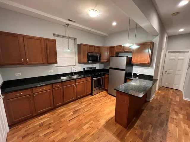 $1,600 | 2249 South Bell Avenue, Unit 1R, Chicago, IL 60608