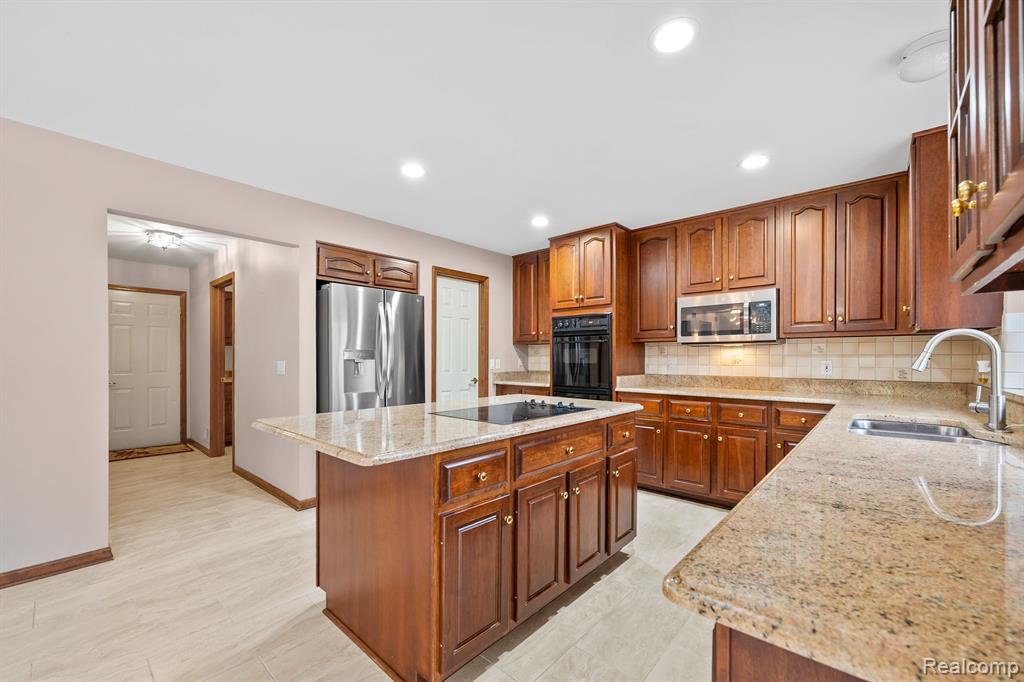 1384 Lakeview Drive Rochester Hills, MI 48306 - Photo 28 of 65