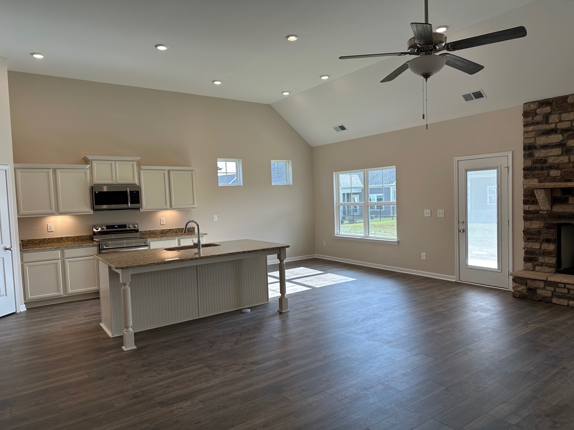 9008 Ada Way Fairview, TN 37062 - Photo 5 of 14 a kitchen with a stove and a refrigerator
