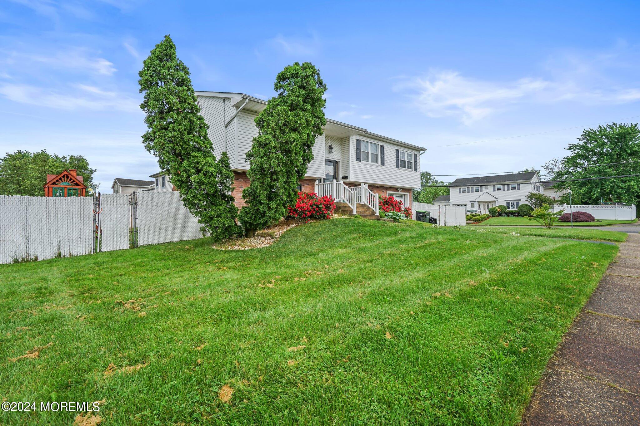 2 Carlow Way Hazlet, NJ 07730 - Photo 3 of 28 2-web-or-mls-DSC09591