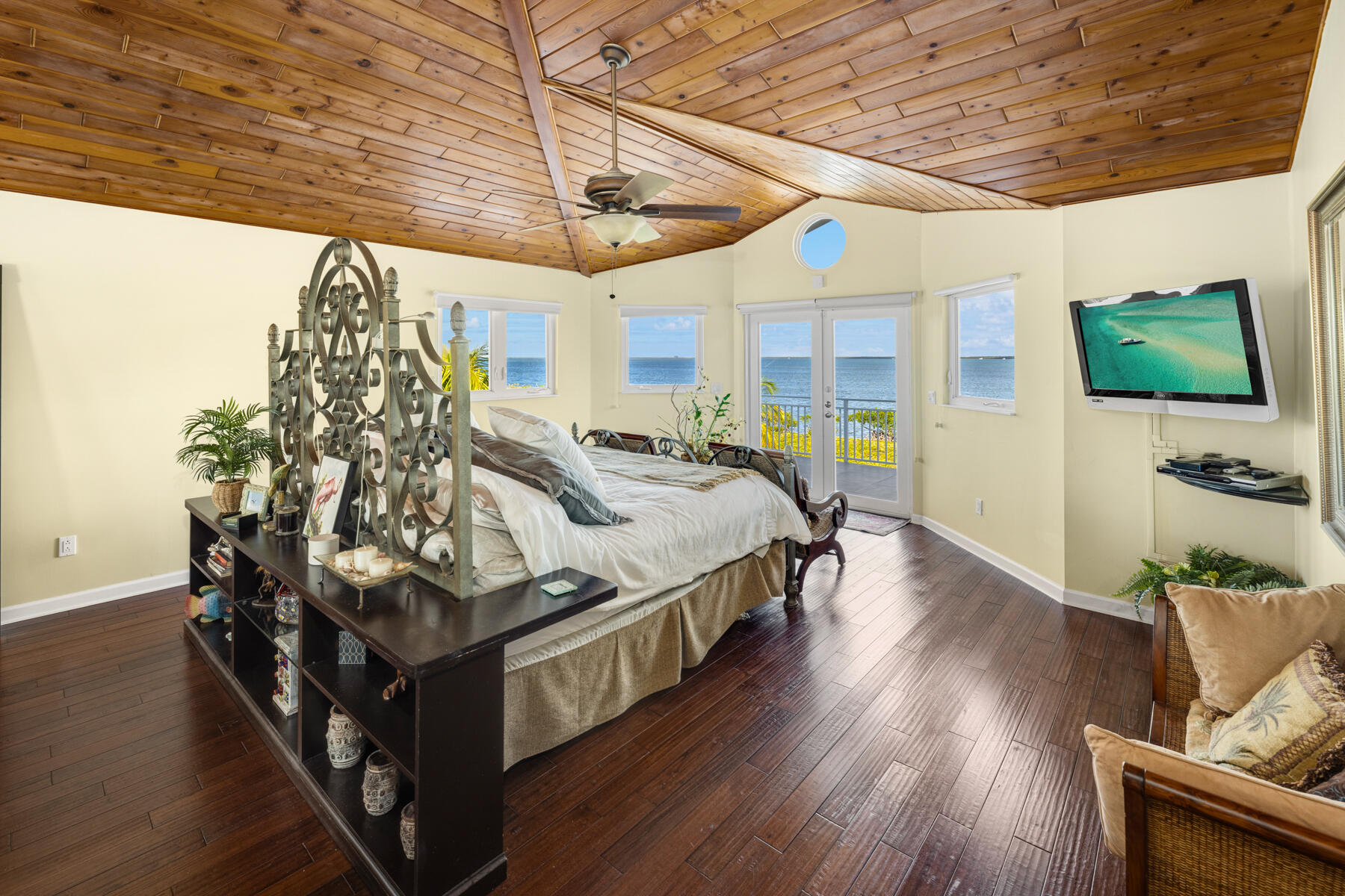 51 Mutiny Place Key Largo, FL 33037 - Photo 29 of 75 Primary bedroom on 3rd level suite