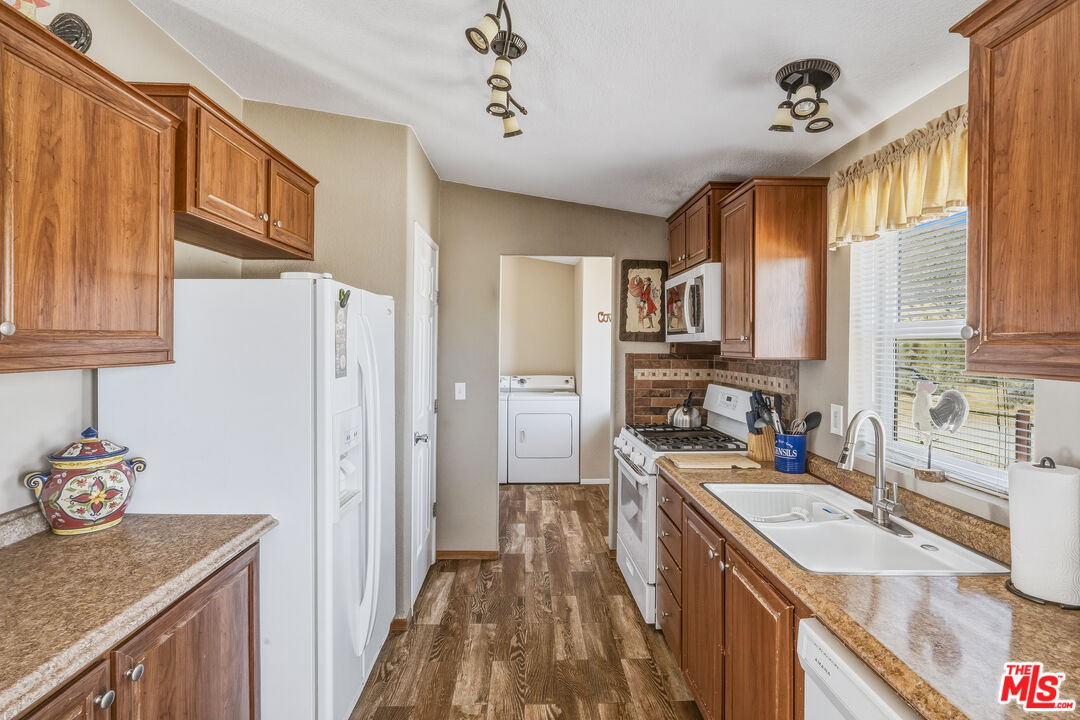 55616 Pipes Canyon Road Yucca Valley, CA 92284 - Photo 11 of 46