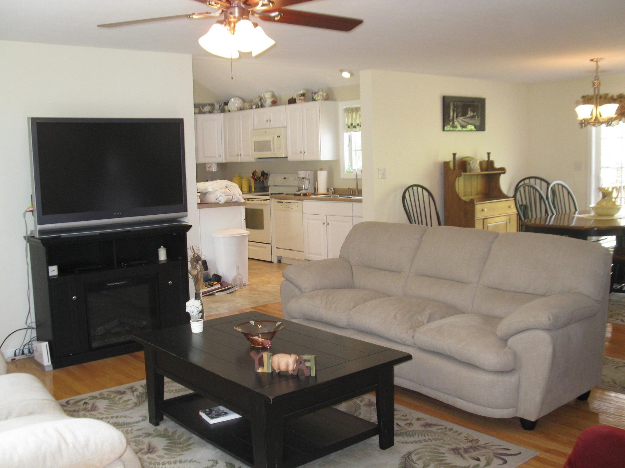 385 Mt Hope Road Sanford, ME 04073 - Photo 9 of 16 Living room