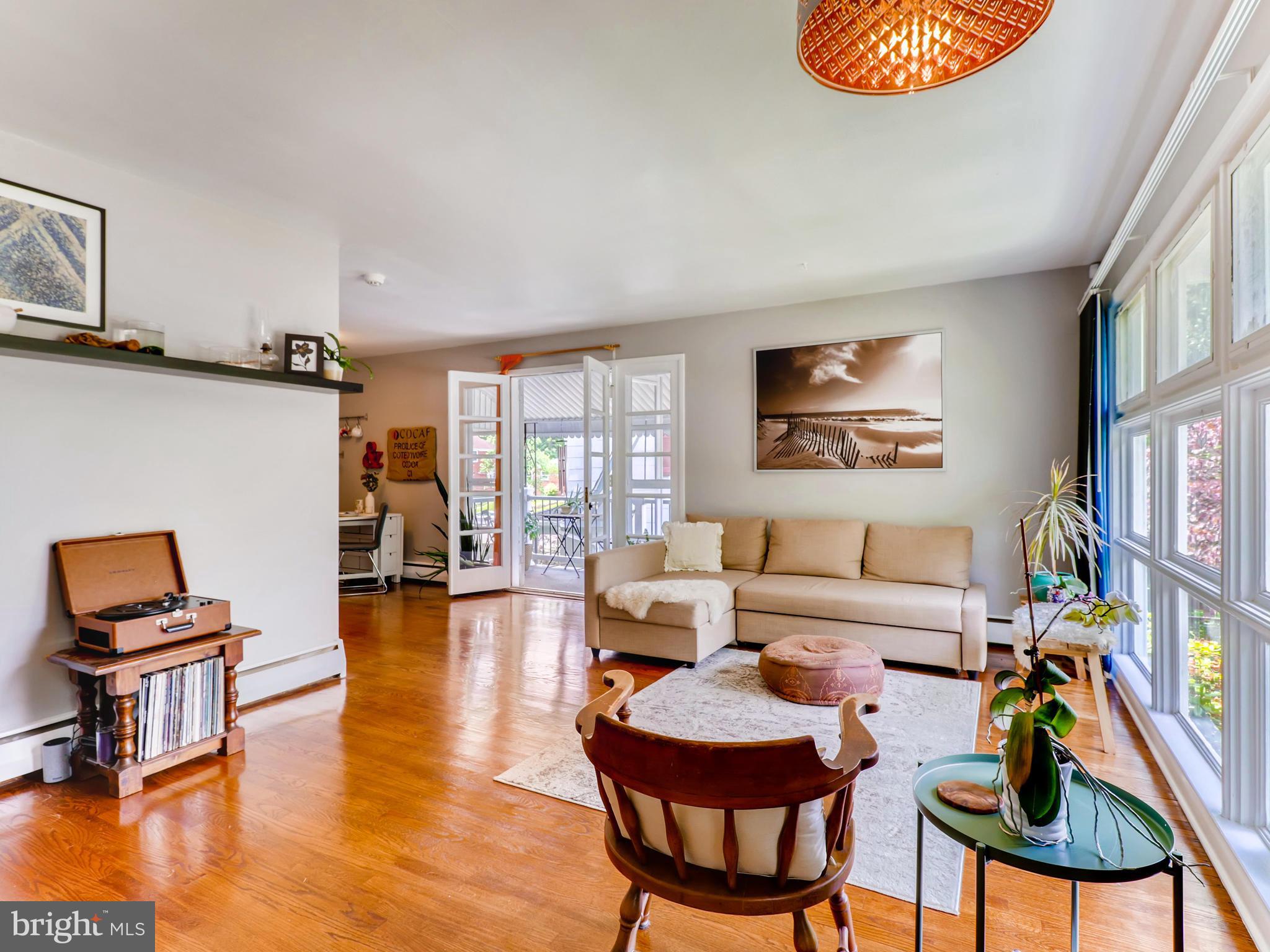 728 Brookwood Road Baltimore, MD 21229 - Photo 3 of 25