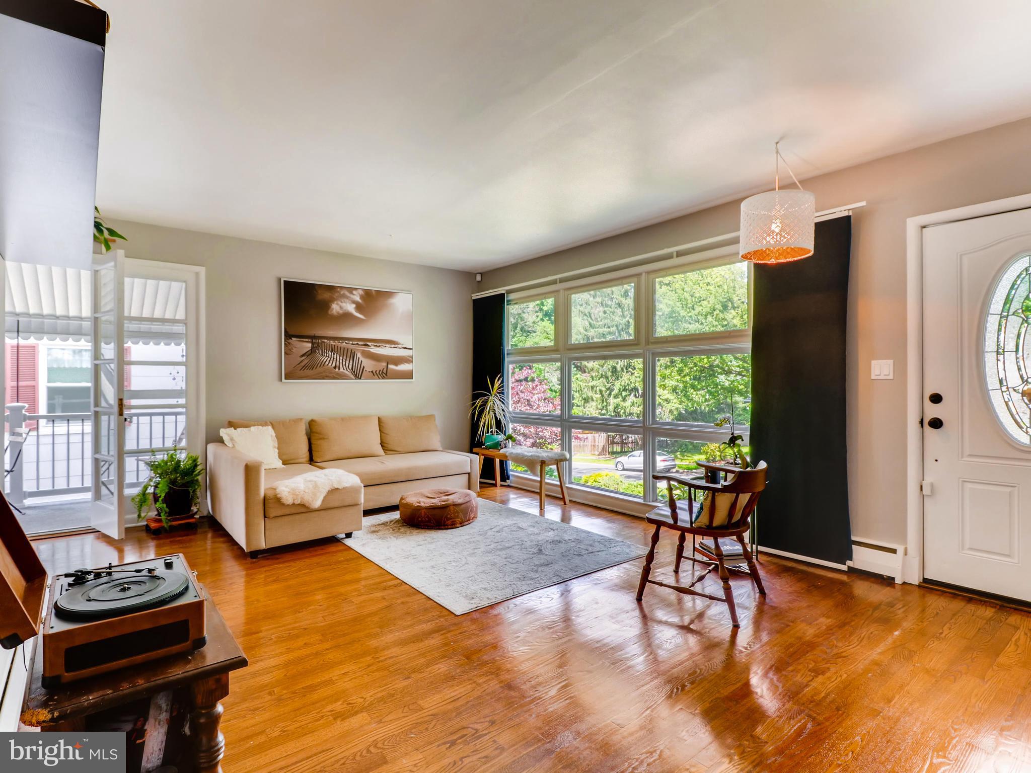 728 Brookwood Road Baltimore, MD 21229 - Photo 4 of 25
