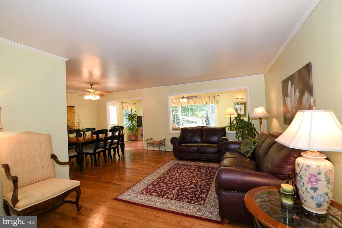 1502 Stuart Road Herndon, VA 20170 - Photo 6 of 26 Living Room