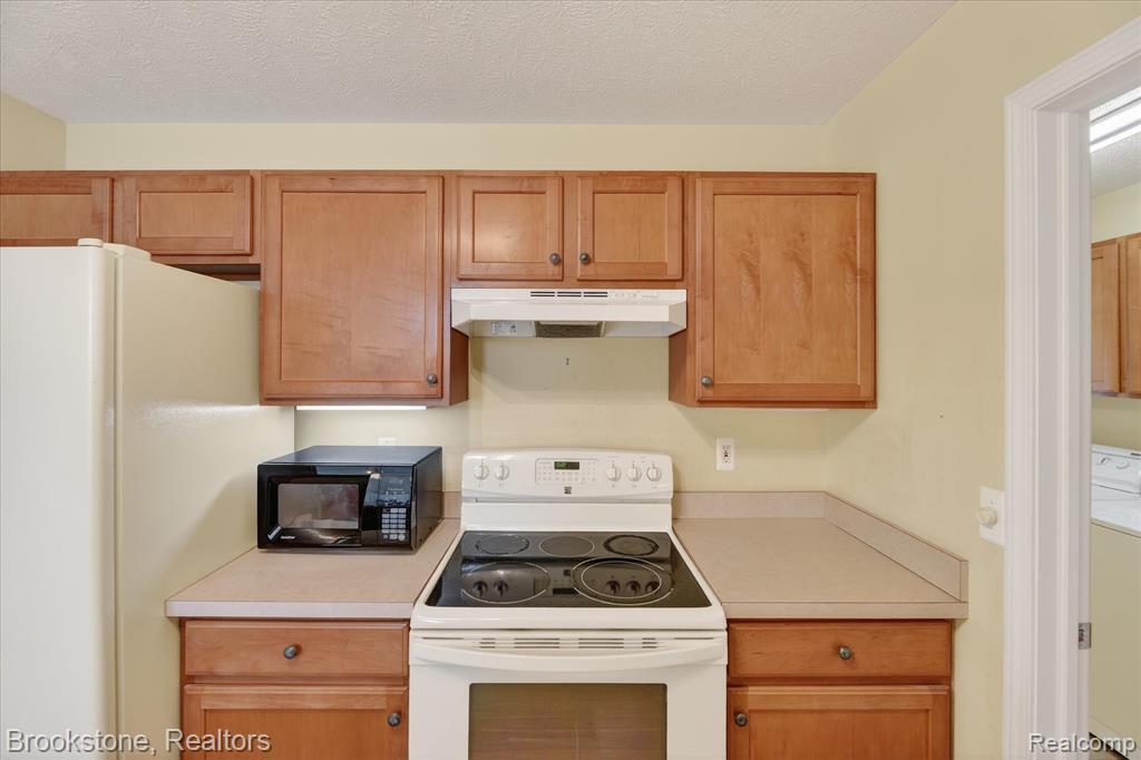 986 Spirea, Unit 44 Howell, MI 48843 - Photo 18 of 49