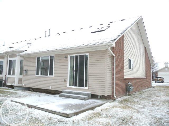 26067 Mariners Point New Baltimore, MI 48051 - Photo 3 of 33