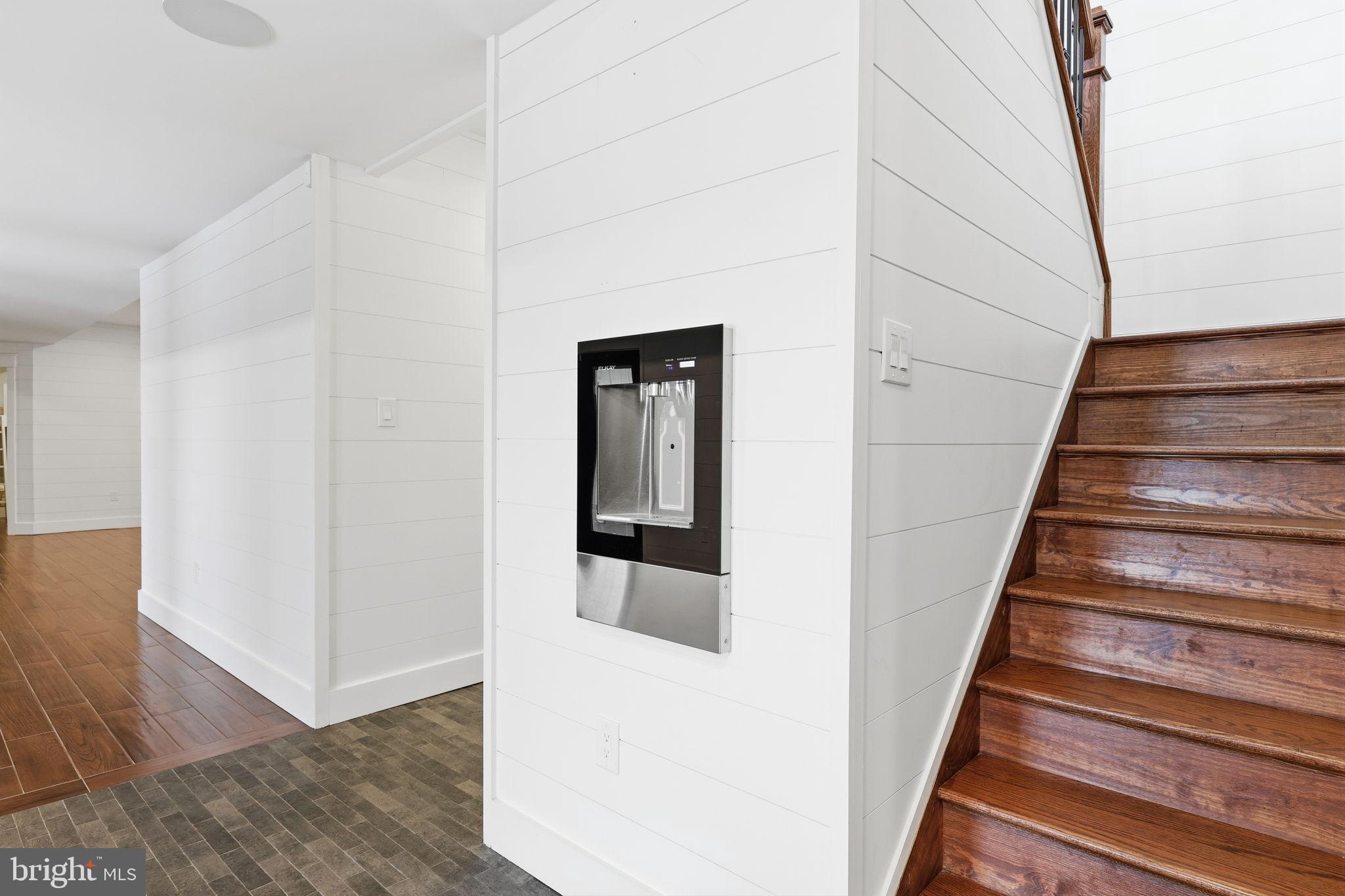 176 Fenstermaker Road Kutztown, PA 19530 - Photo 111 of 149 Modern entryway with elegant staircase.