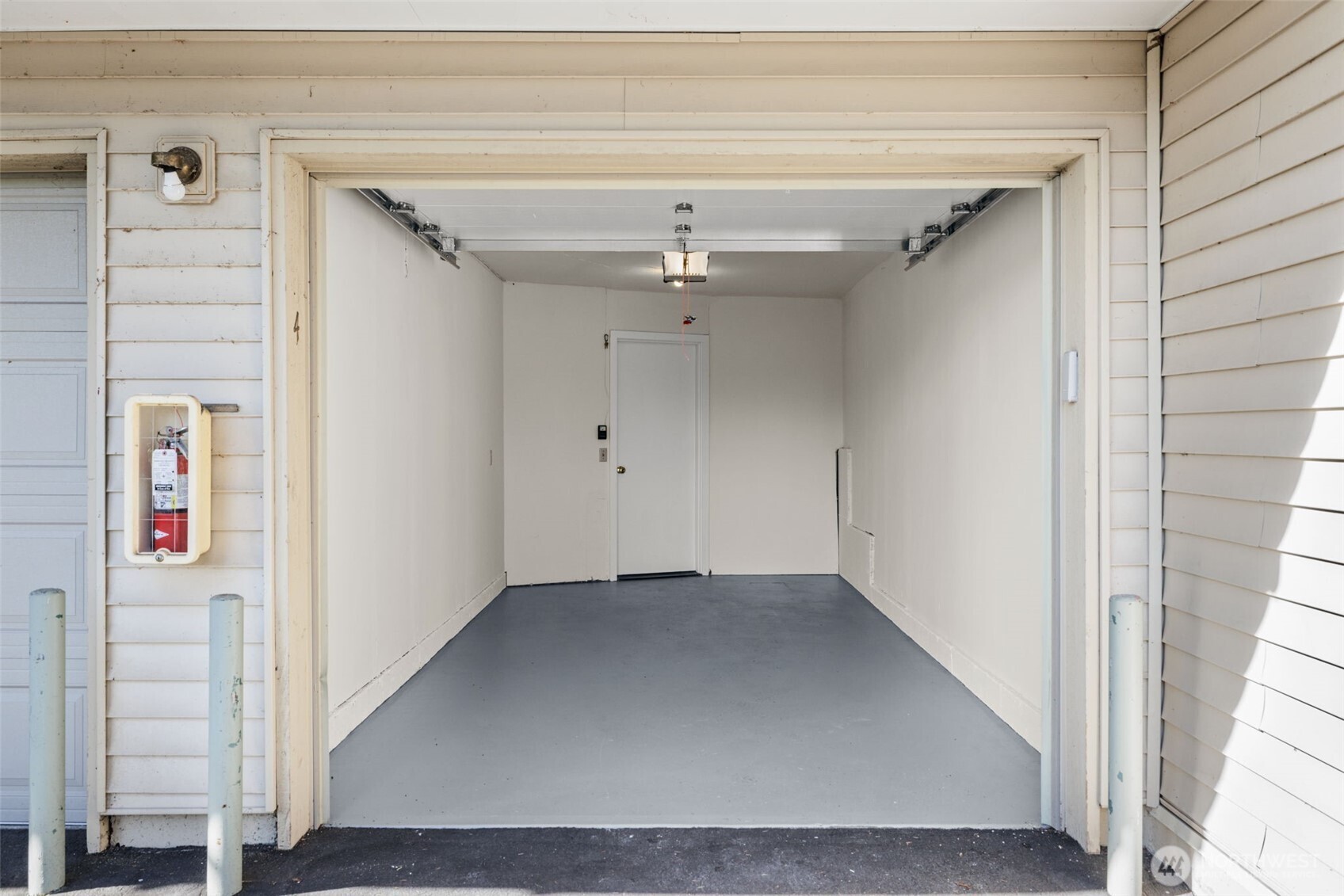 8512 242nd Street Southwest, Unit 3 Edmonds, WA 98026 - Photo 25 of 32 a view of a hallway view with staircase