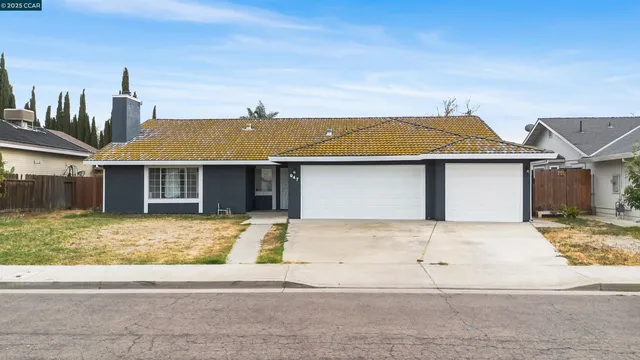 $450,000 | 947 Burlwood Court, Los Banos, CA 93635