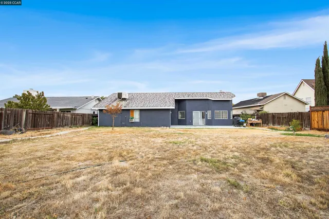 $450,000 | 947 Burlwood Court, Los Banos, CA 93635