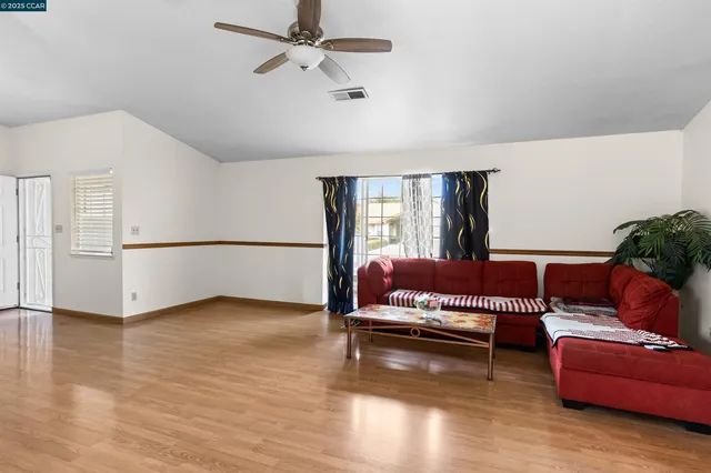 $450,000 | 947 Burlwood Court, Los Banos, CA 93635