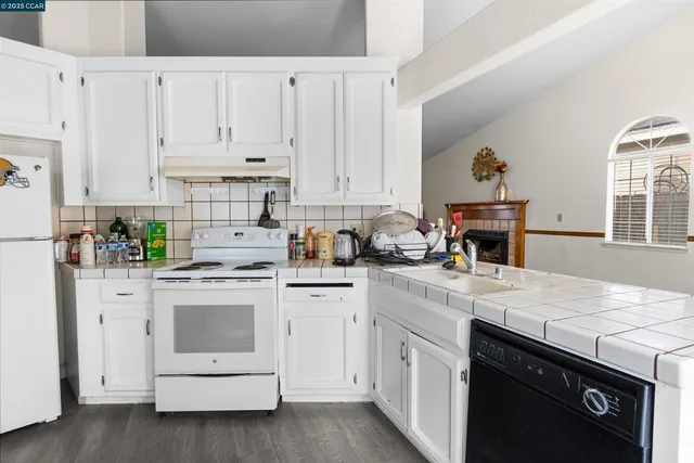 $450,000 | 947 Burlwood Court, Los Banos, CA 93635