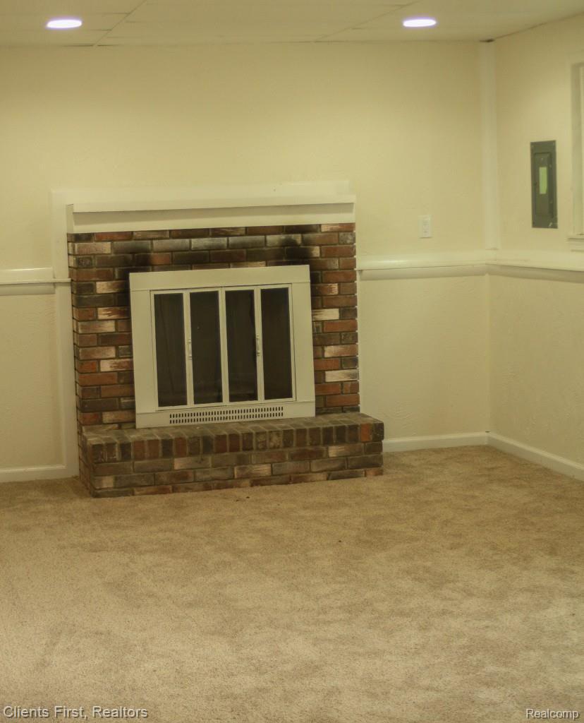 41525 Savage Road Belleville, MI 48111 - Photo 7 of 8 Family Room/Fireplace