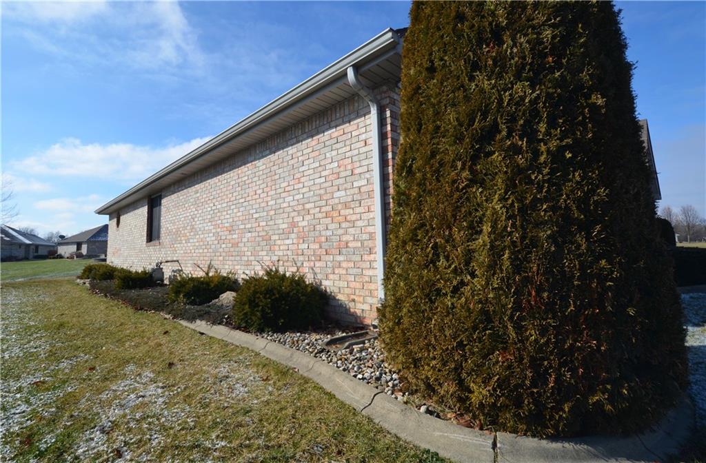 181 Bay Ridge Drive Pendleton, IN 46064 - Photo 3 of 22