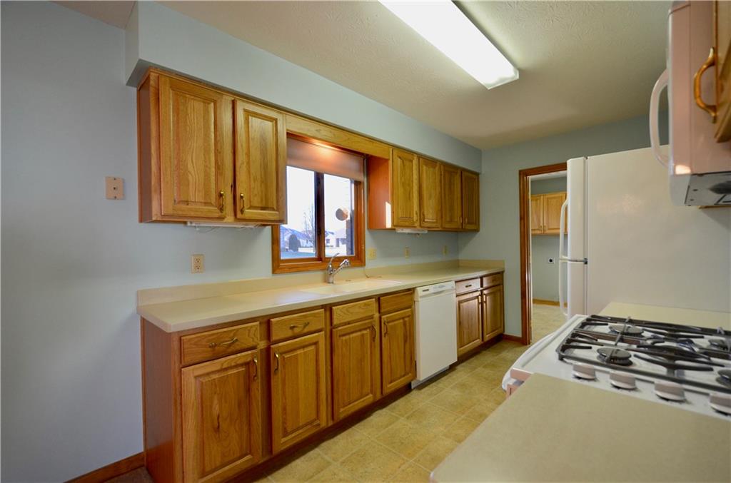181 Bay Ridge Drive Pendleton, IN 46064 - Photo 7 of 22