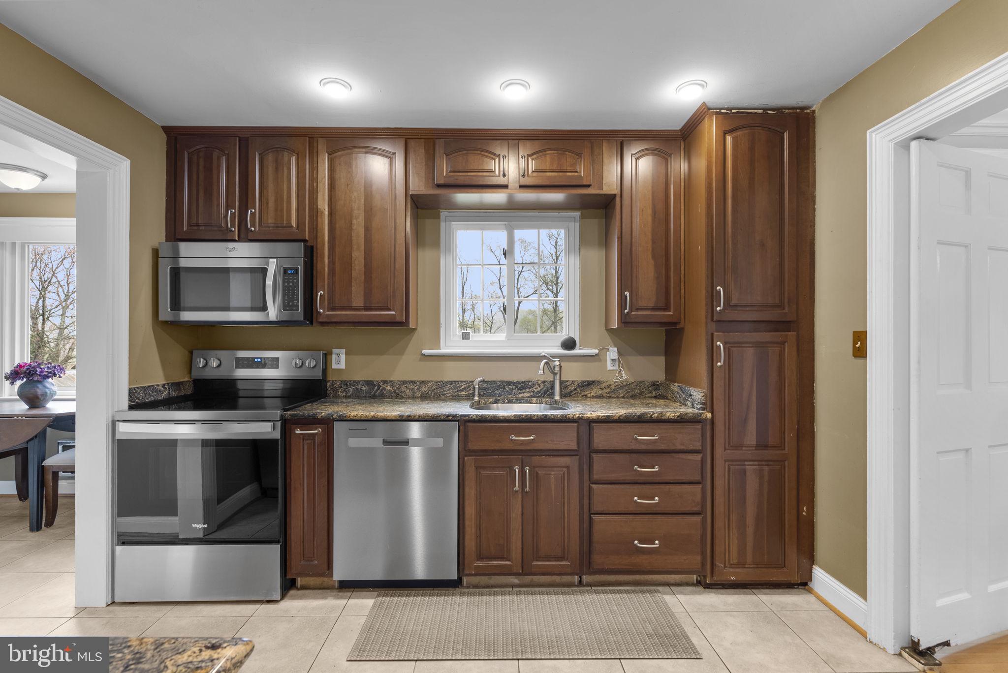 16510 Batchellors Forest Road Olney, MD 20832 - Photo 26 of 62 Kitchen