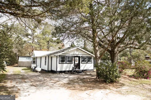 a view of a house with a yard