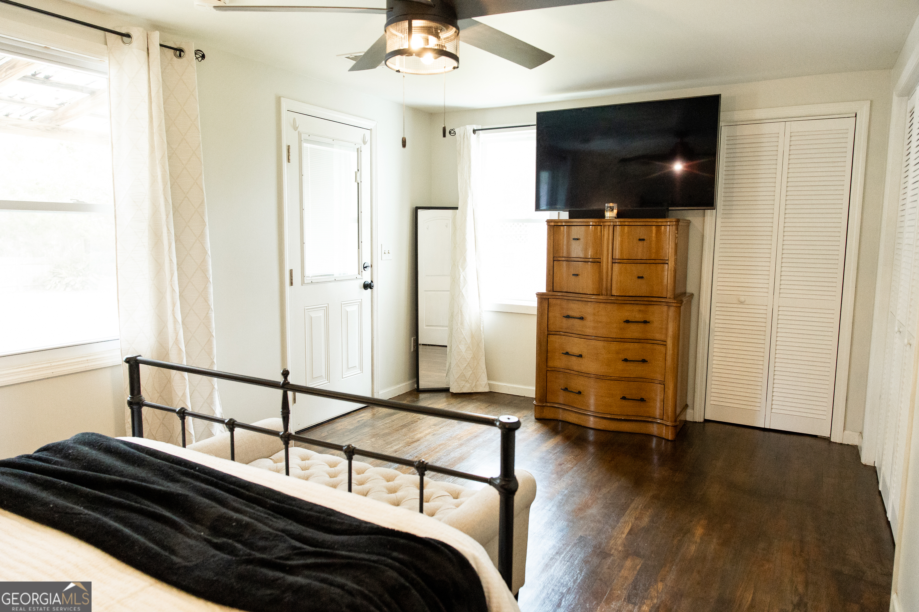5720 N Highway Springfield, GA 31329 - Photo 21 of 27 a view of a livingroom with furniture and a flat screen tv