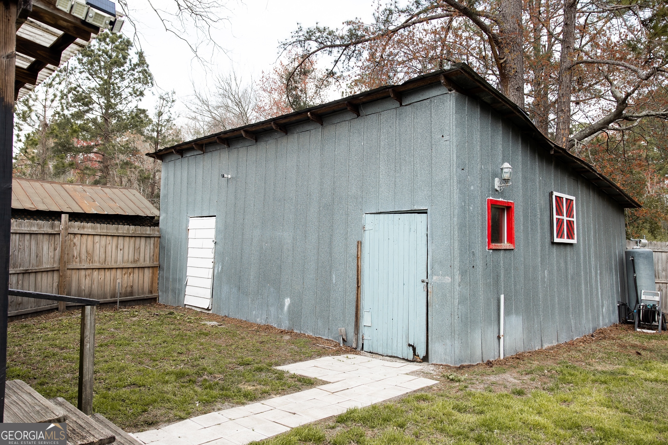 5720 N Highway Springfield, GA 31329 - Photo 26 of 27 a backyard of a house