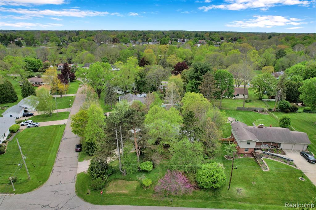 3305 Ridgefield Road Lansing, MI 48906 - Photo 39 of 46 Gallery Image 39