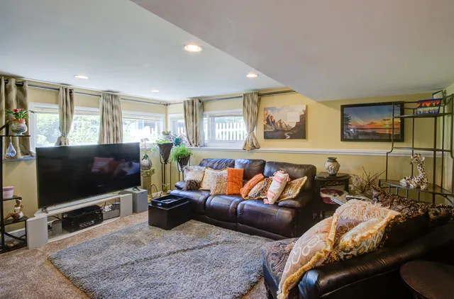 $3,650 | 501 Lincoln Avenue, Downers Grove, IL 60515