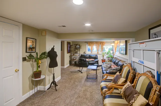 $3,650 | 501 Lincoln Avenue, Downers Grove, IL 60515