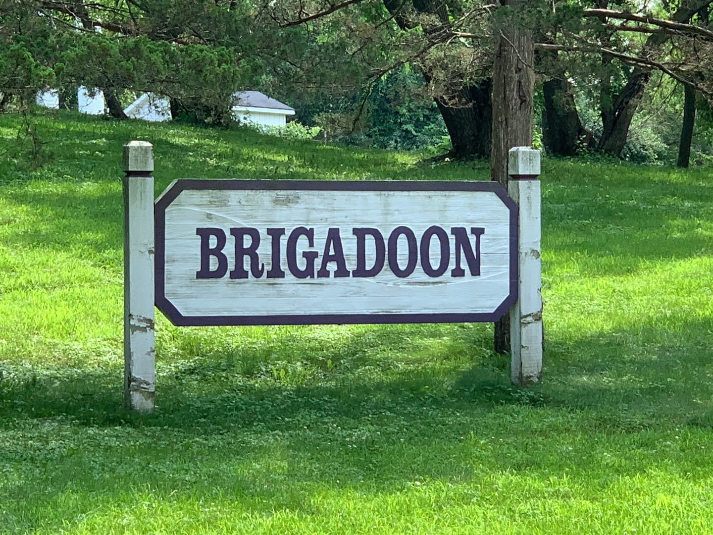 422 Glen Garry Road Cary, IL 60013 - Photo 12 of 12 a sign that is sitting in the grass