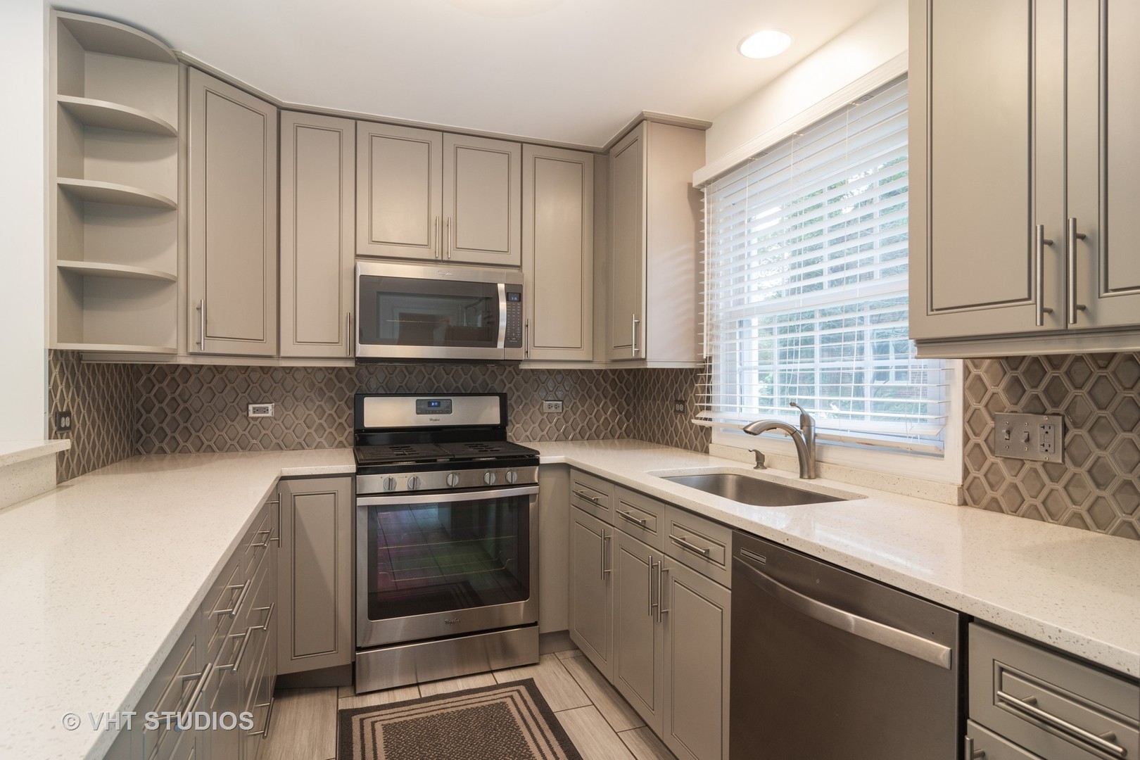 422 Glen Garry Road Cary, IL 60013 - Photo 4 of 12 a kitchen with sink a microwave and cabinets