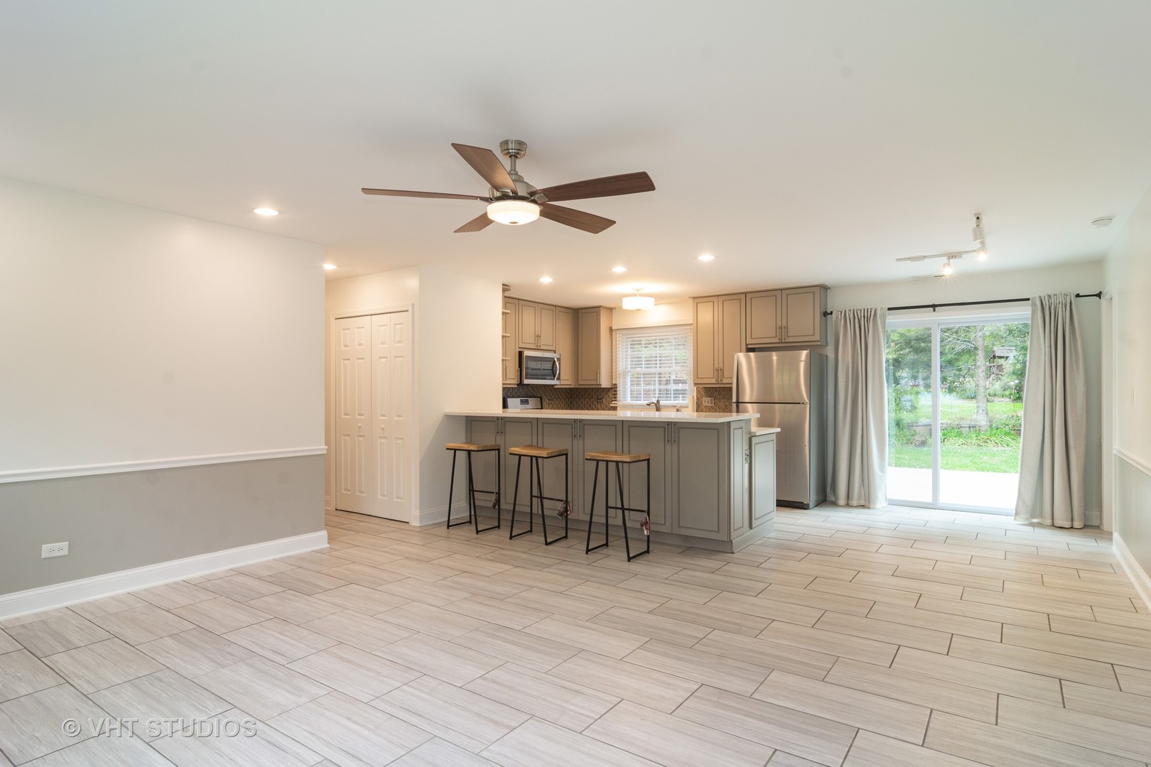 422 Glen Garry Road Cary, IL 60013 - Photo 7 of 12 a view of kitchen with furniture and window