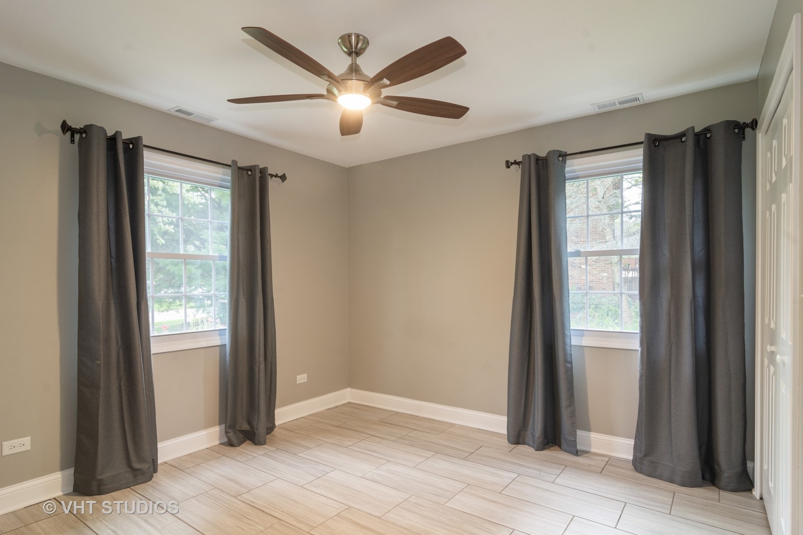 422 Glen Garry Road Cary, IL 60013 - Photo 9 of 12 a view of an empty room with wooden floor and a window