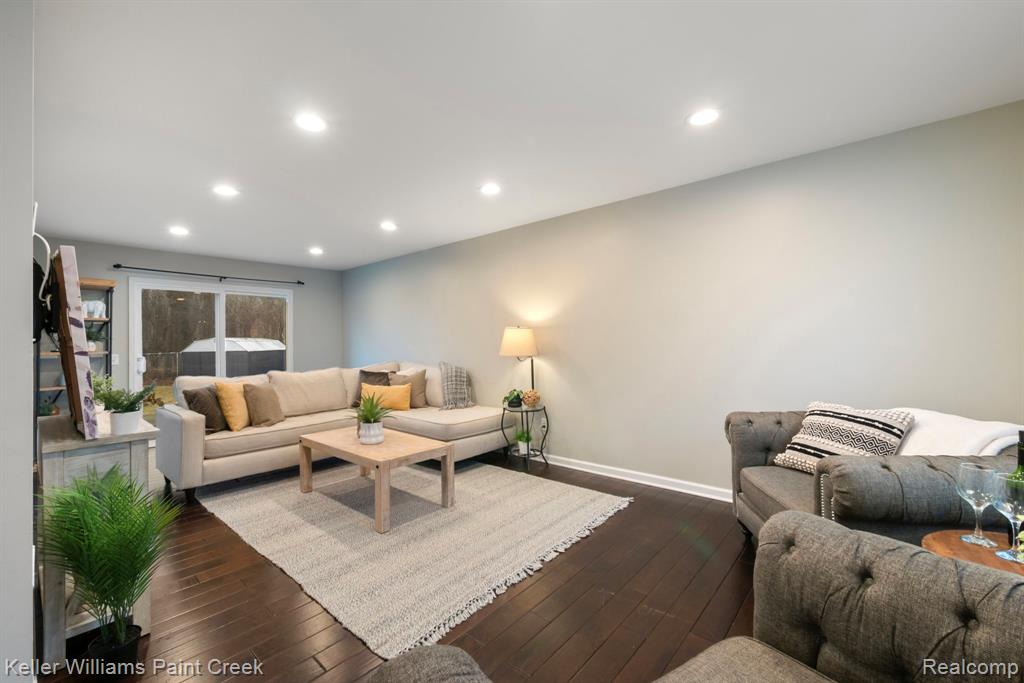 1811 Henbert Road West Bloomfield, MI 48324 - Photo 11 of 54 Gallery Image 11