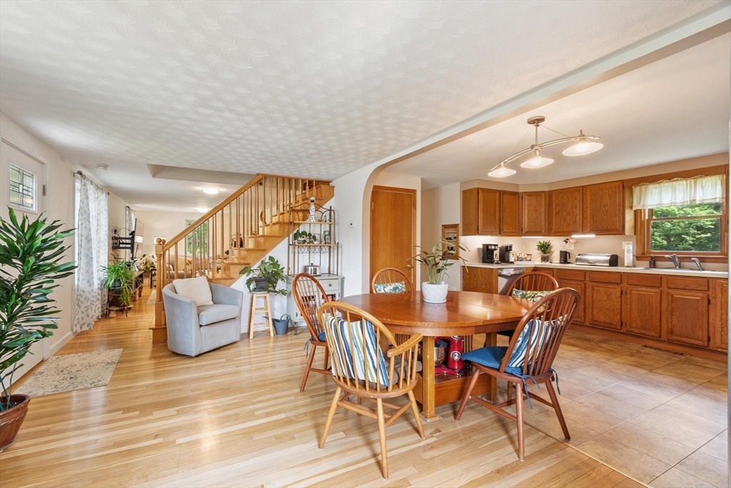 107 Maple Road Tewksbury, MA 01876 - Photo 4 of 40