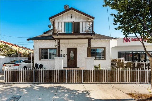 $795,000 | 1912 East 10th Street, Long Beach, CA 90813