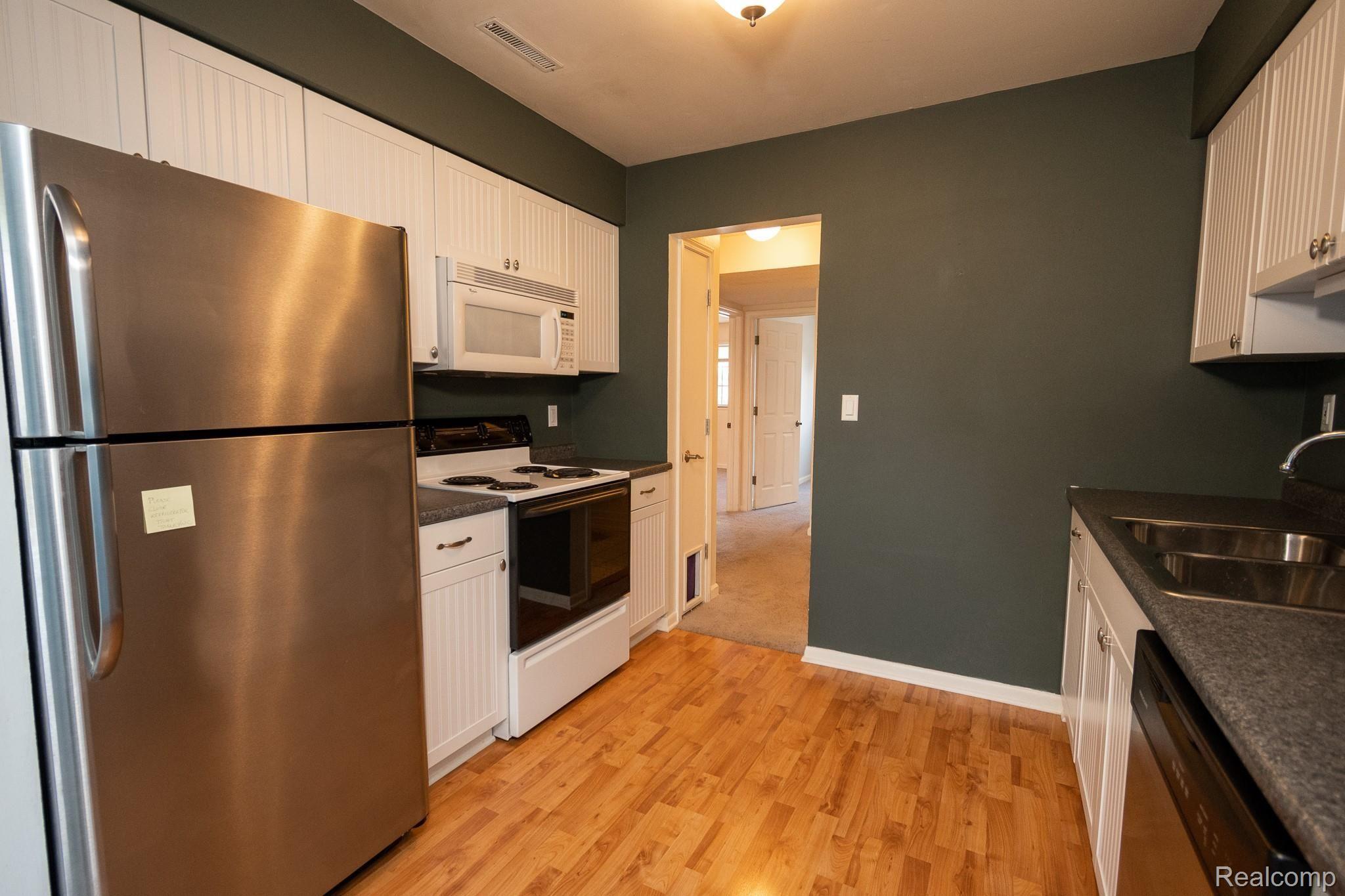 409 West Highland Road, Unit B1 Howell, MI 48843 - Photo 13 of 26 DSC_0648.jpg