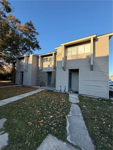 $1,100 | 125 East Antbies Street, Mandeville, LA 70448