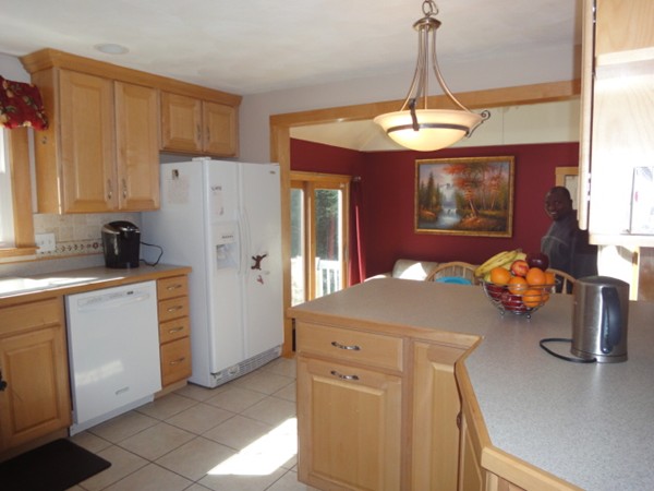 34 Gilmore Road Southborough, MA 01772 - Photo 4 of 20 Gallery Image 4