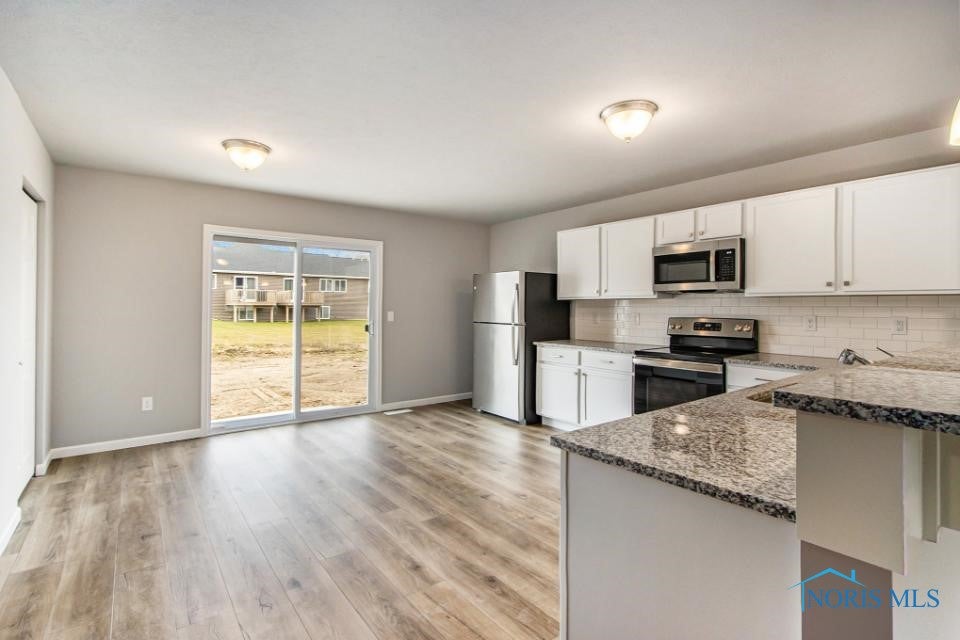 30619 Drouillard Road Walbridge, OH 43465 - Photo 4 of 28 Stock photo- kitchen/nook