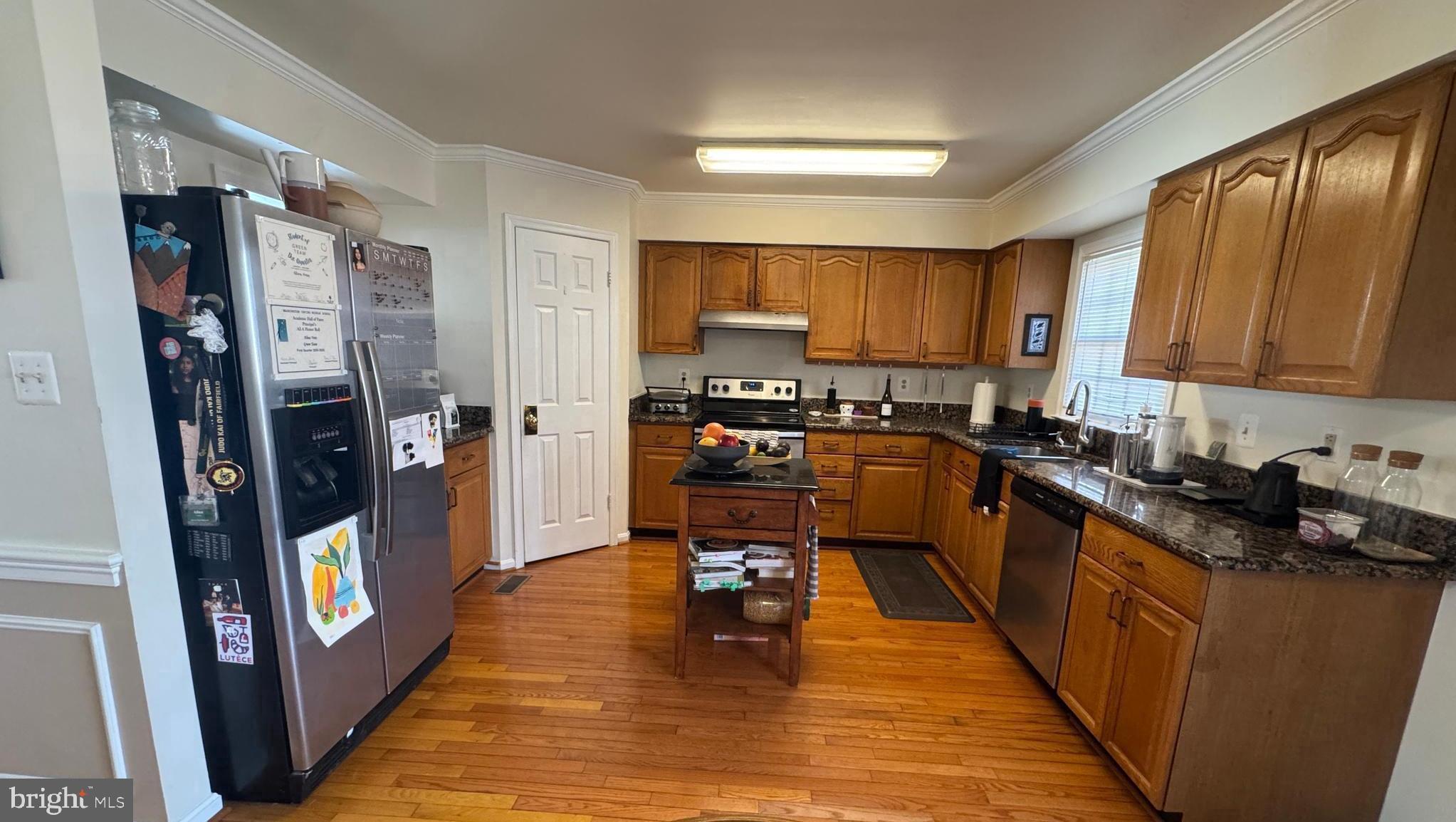 8732 Stone Hill Place Springfield, VA 22153 - Photo 8 of 28 a kitchen with stainless steel appliances granite countertop a refrigerator stove microwave and sink