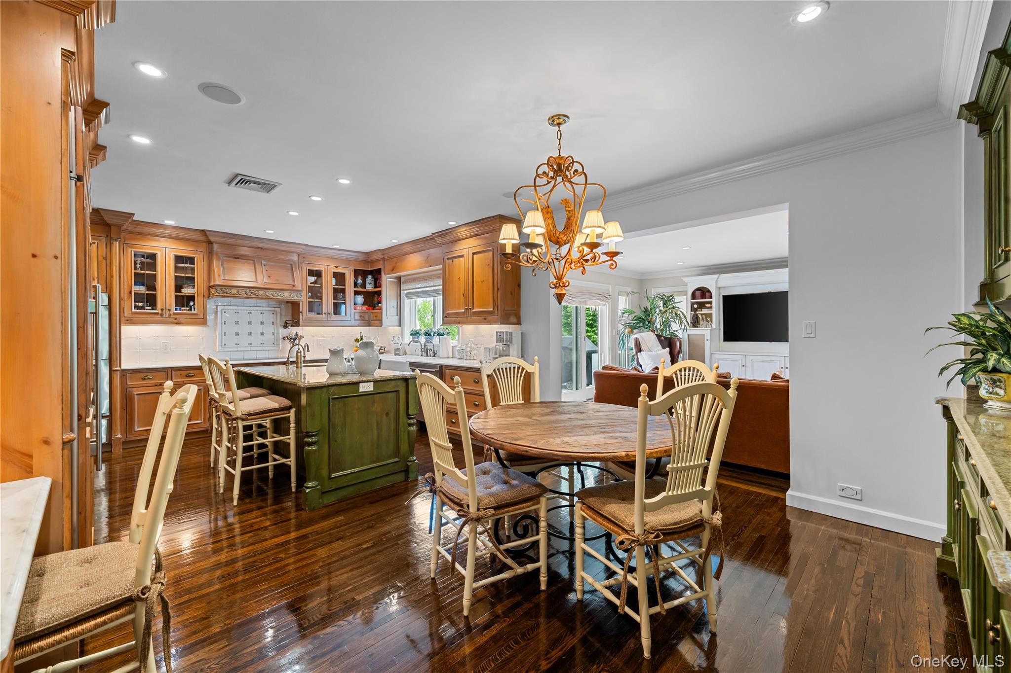 11 Hickory Road Woodmere, NY 11598 - Photo 16 of 50 DINING AREA IN KITCHEN WITH CUSTOM BUILT INS