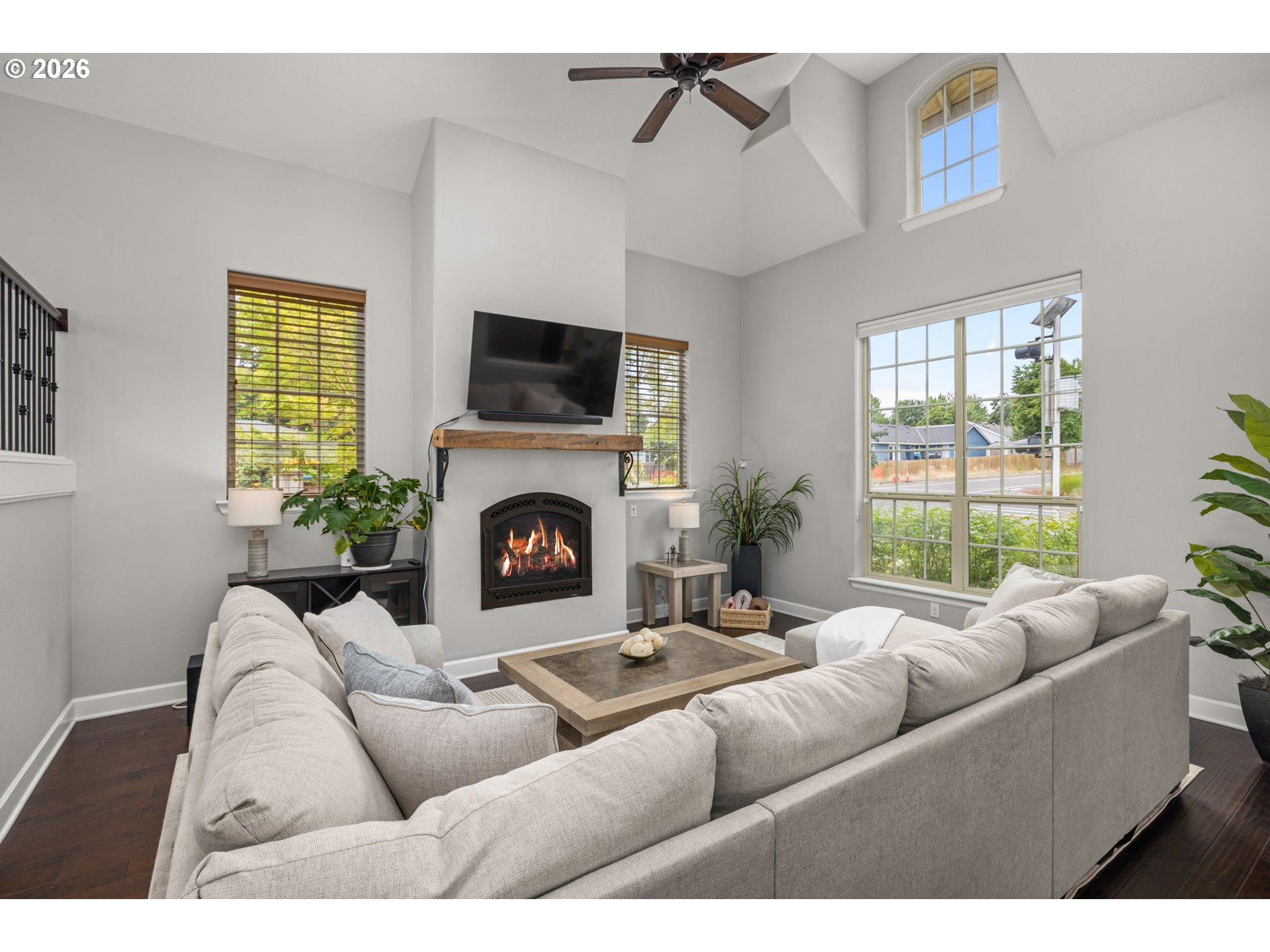 29374 Southwest Brown Road Wilsonville, OR 97070 - Photo 8 of 38 Living Room