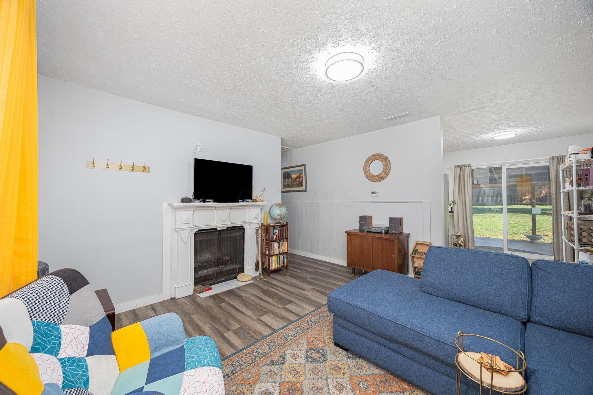 3291 Faycrest Road Columbus, OH 43232 - Photo 7 of 25 Living Room