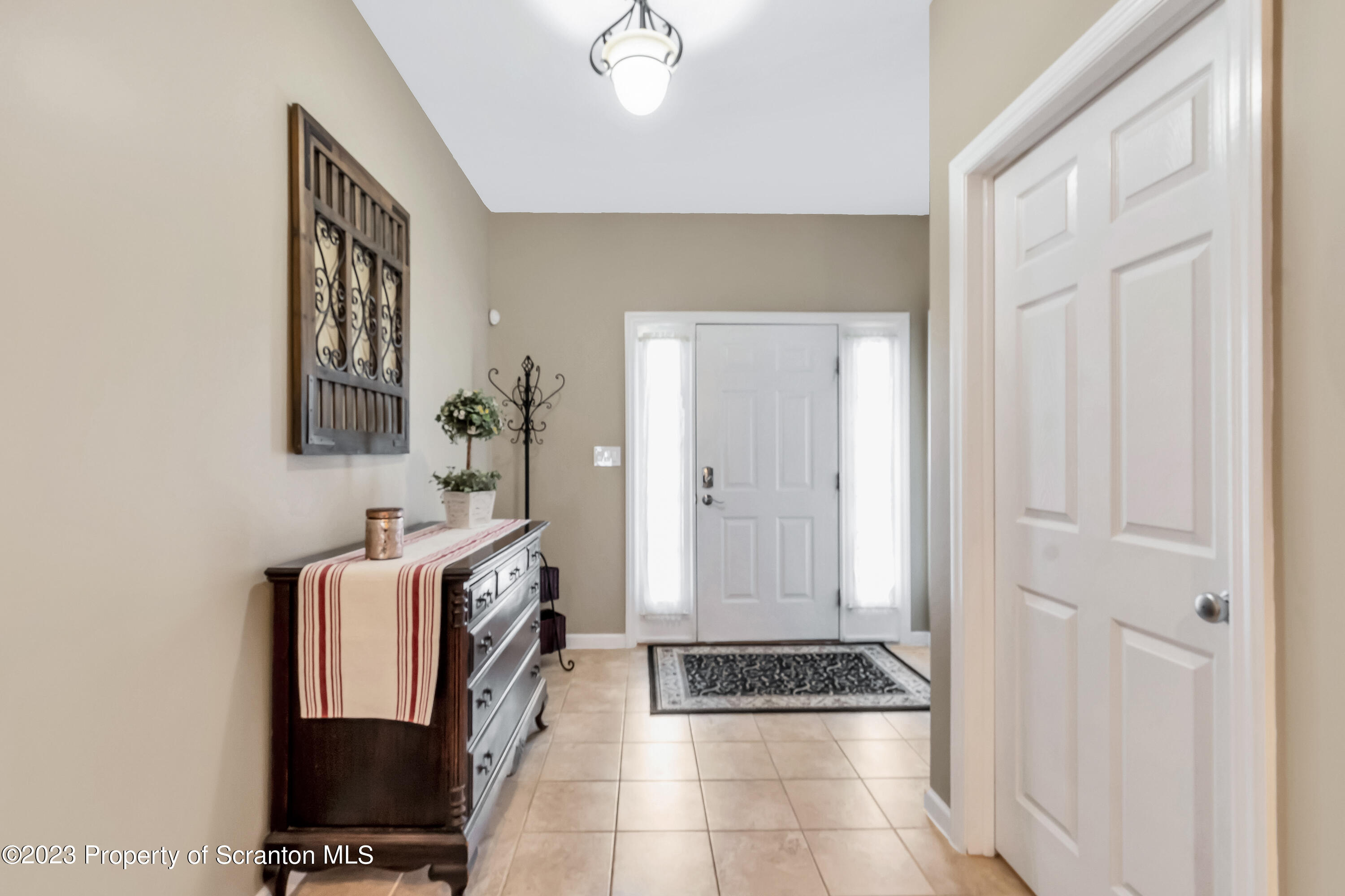 112 Wyndham Road Clarks Summit, PA 18411 - Photo 16 of 49 Foyer