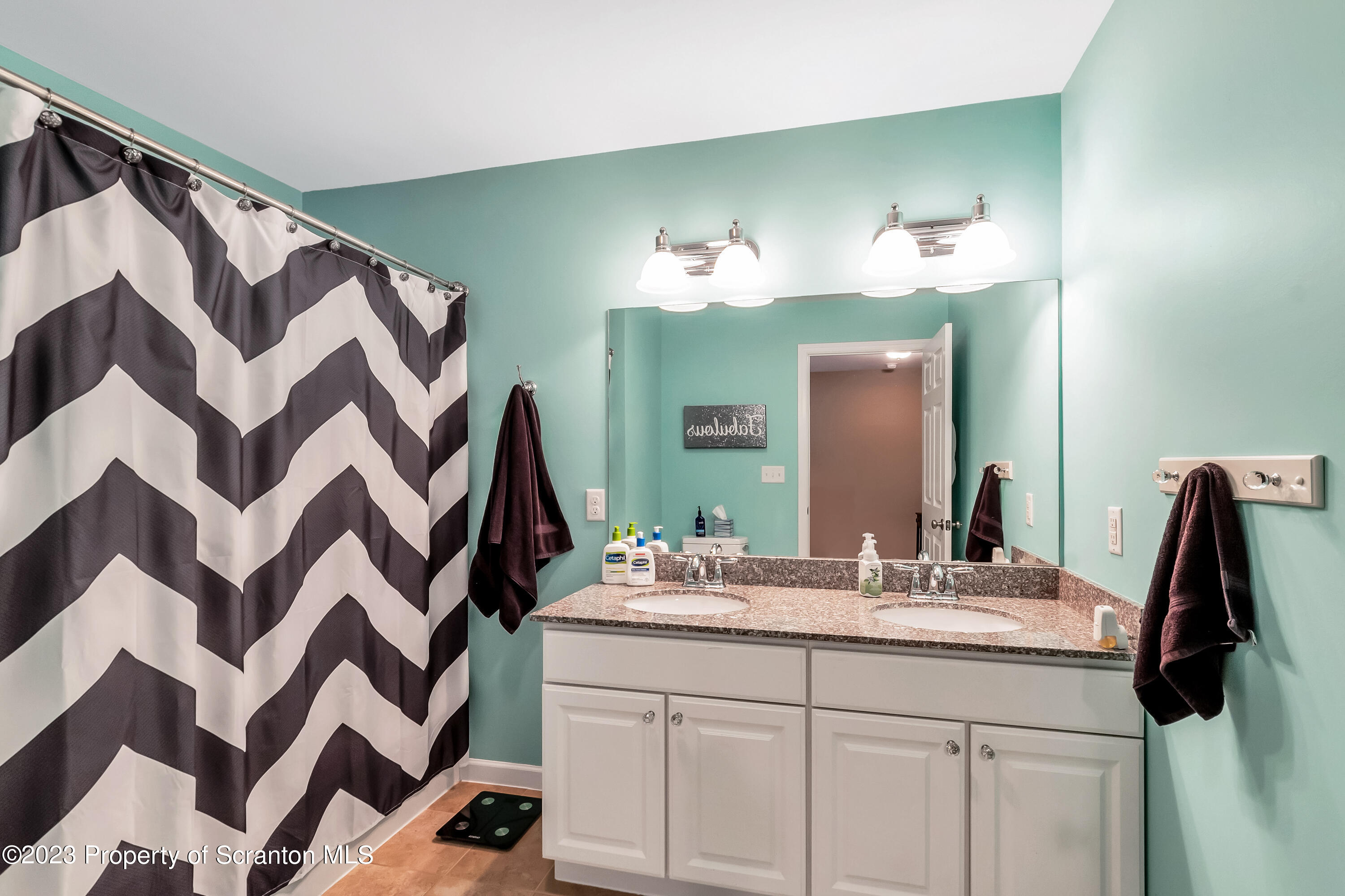 112 Wyndham Road Clarks Summit, PA 18411 - Photo 40 of 49 Full Bathroom