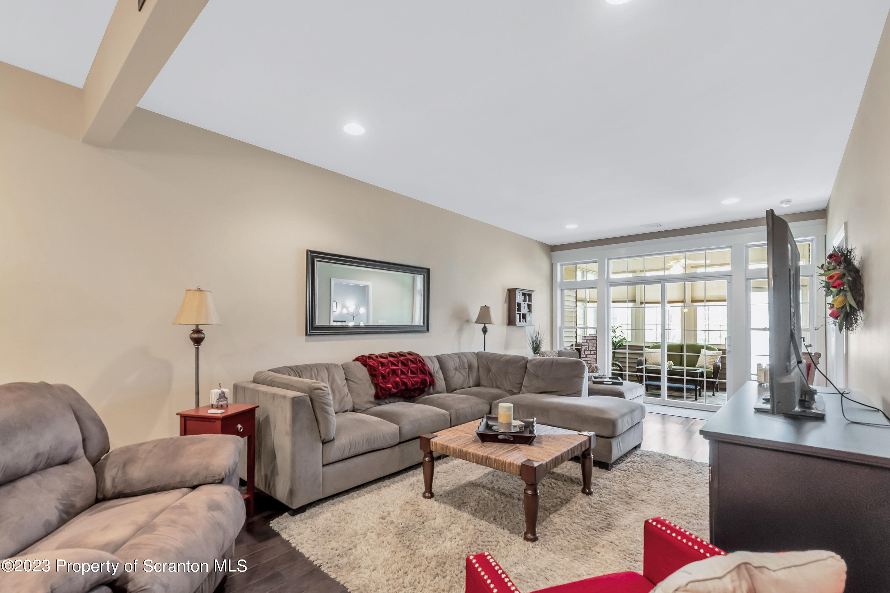 112 Wyndham Road Clarks Summit, PA 18411 - Photo 4 of 49 Living Room