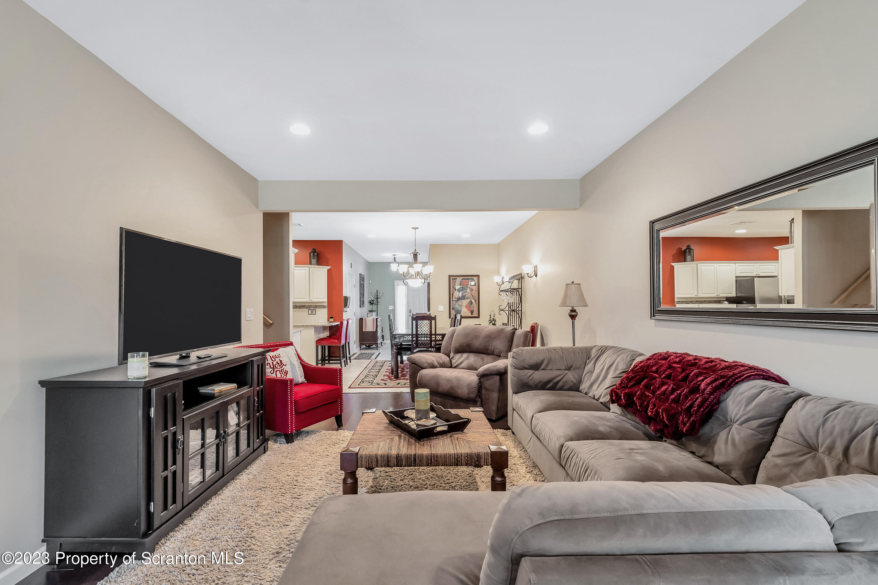 112 Wyndham Road Clarks Summit, PA 18411 - Photo 5 of 49 Living Room