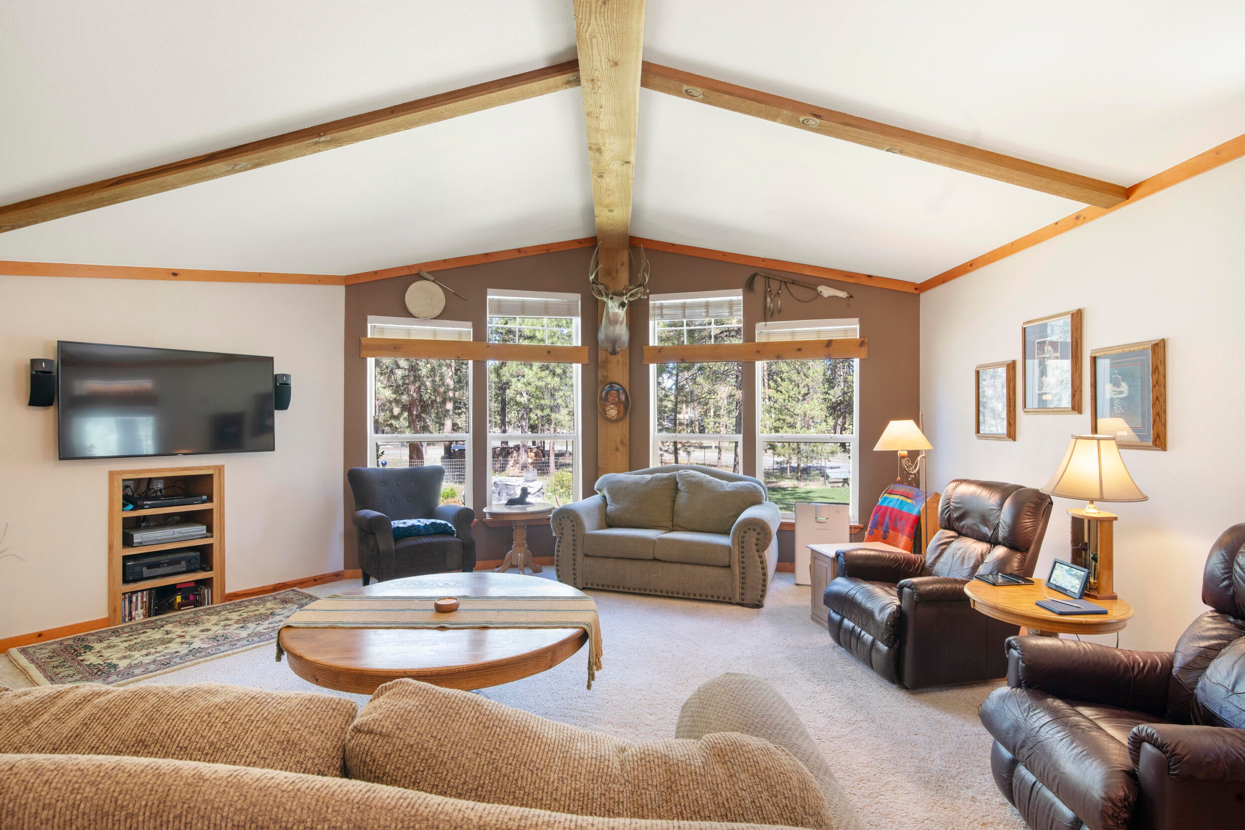 1838 Rector Drive La Pine, OR 97739 - Photo 19 of 69 living room