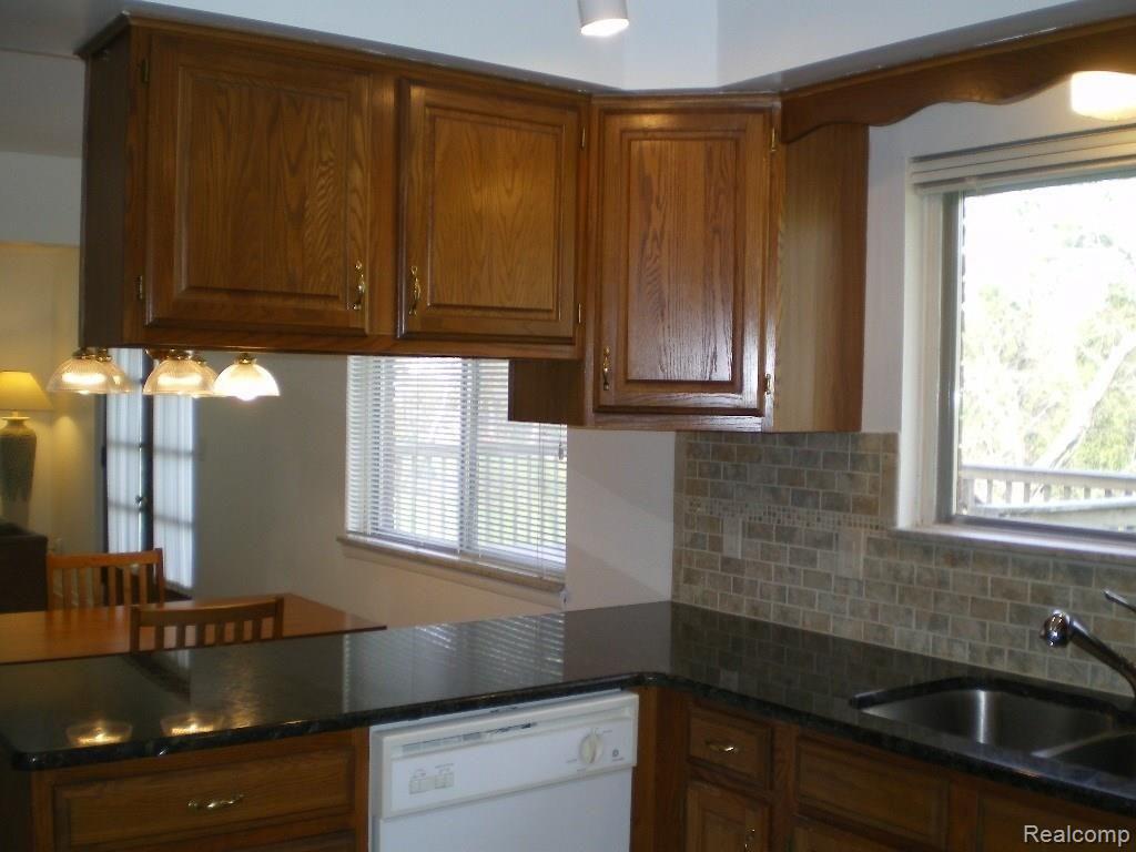 973 Hampstead Lane Rochester Hills, MI 48309 - Photo 23 of 40